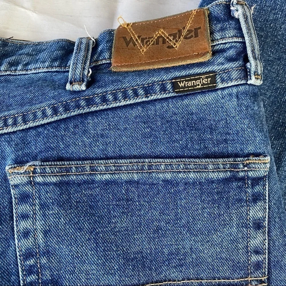 - Wrangler Men’s Regular Fit Sz 38